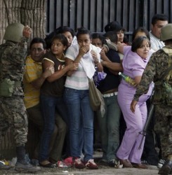 Policía hondureña promete investigar represión a manifestantes 