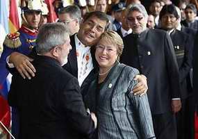 Rafael Correa investido presidente