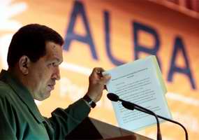Hugo Ch&aacute;vez lee el mensaje enviado por Fidel Castro,La Habana 14 de diciembre de 2009