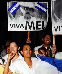 Estudiantes hondureños en Cuba apoyan a su presidente Manuel Zelaya