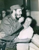 Los cienfuegueros conservan como tesoro la foto de ese día de Fidel junto a la asturiana María Covadonga.