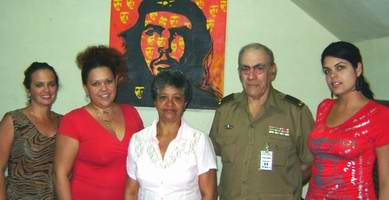 Liannis Mateu, Mabel Pe&ntilde;a, Osana Osoria, Teniente Coronel Jorge Hern&aacute;ndez Garaboto y Yudiannet Esposito (D-I)
