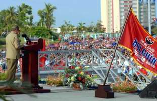 El General de Ejército Raúl Castro Ruz, presidente de los Consejos de Estado y de Ministros, en Holgun, sede del acto por el Día de la Rebeldía Nacional