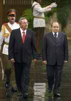 Ra&uacute;l Castro y el Presidente de Argelia