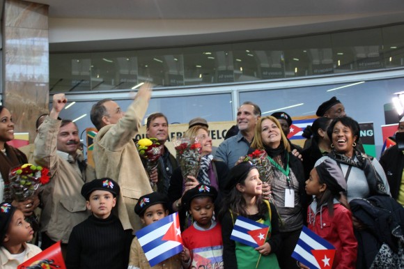 Cuban Antiterrorists Warmly Welcomed in South Africa