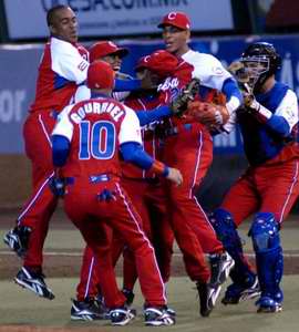 Cuba gana a Australia (5-4) - II Clásico Mundial de Béisbol