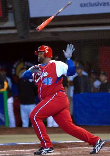 Yosvani Peraza dedicó el jonrón que dio el triunfo hoy a Cuba ante Australia 5-4 por el Grupo B del II Clásico Mundial de Béisbol al líder Fidel Castro