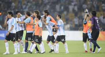 Celebran los argentinos su triunfo sobre Brasil. Beijing 2008