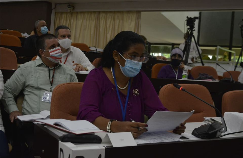 Inicia debate sobre proyectos de leyes en Parlamento cubano