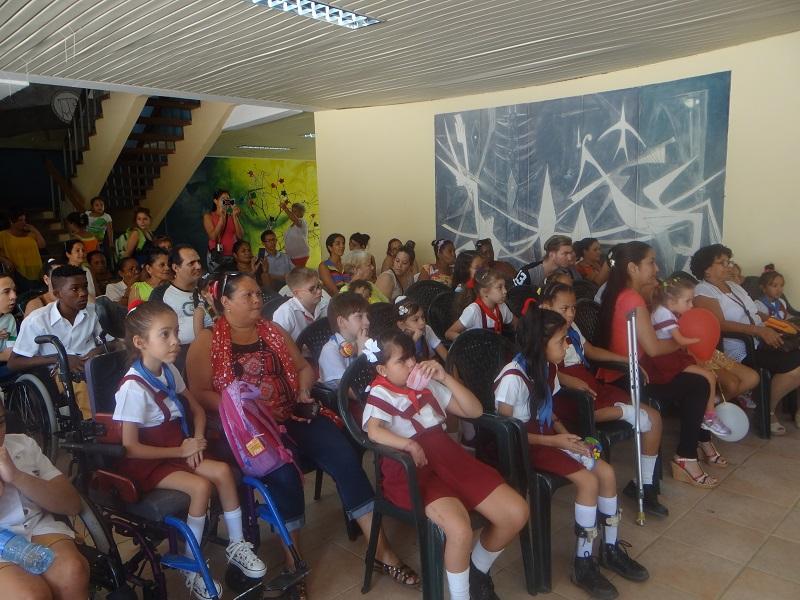 El bloqueo obstaculiza educación de niños con discapacidades