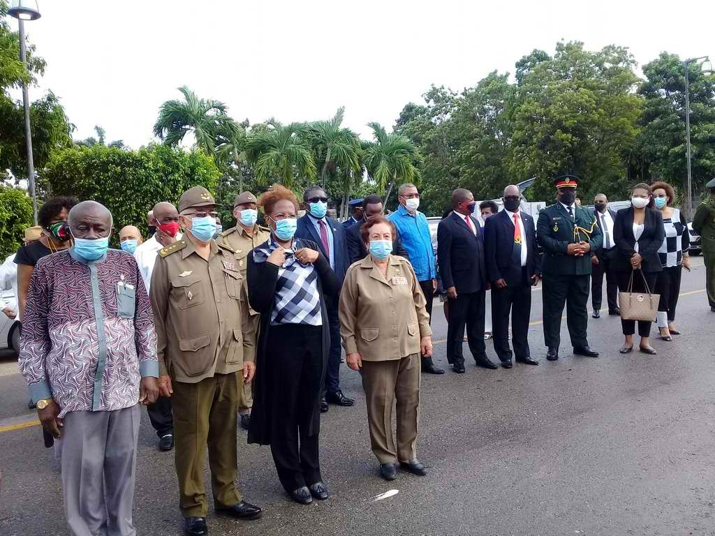 Embajadora de Angola en Cuba rinde homenaje a internacionalistas cubanos