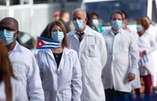 Sudáfrica propone el Nobel a brigada médica de Cuba
