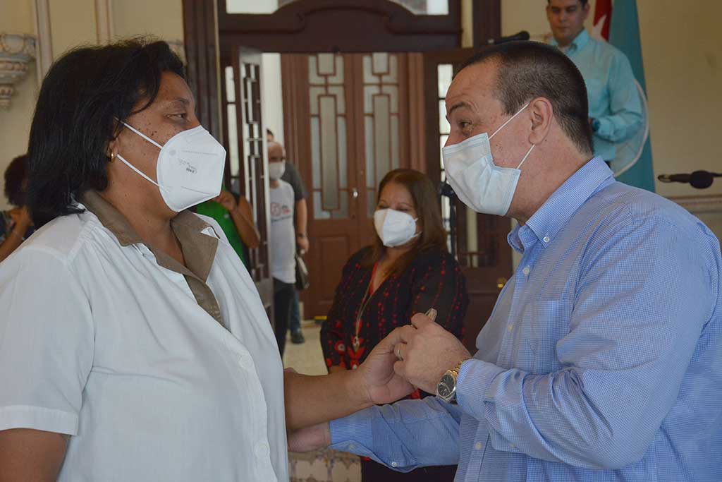 Las mujeres son el alma de salud cubana