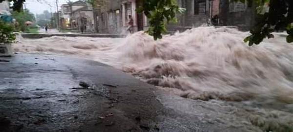 Intensas lluvias en Manzanillo