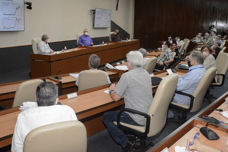 Acompañar el esfuerzo de nuestra comunidad científica frente a la COVID-19 desde la responsabilidad