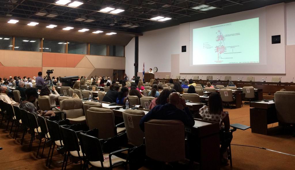 Inició Jornada Científica por el 30 aniversario del CENCEN