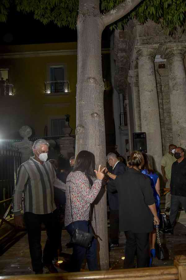 Eusebio Leal vuelve a andar La Habana