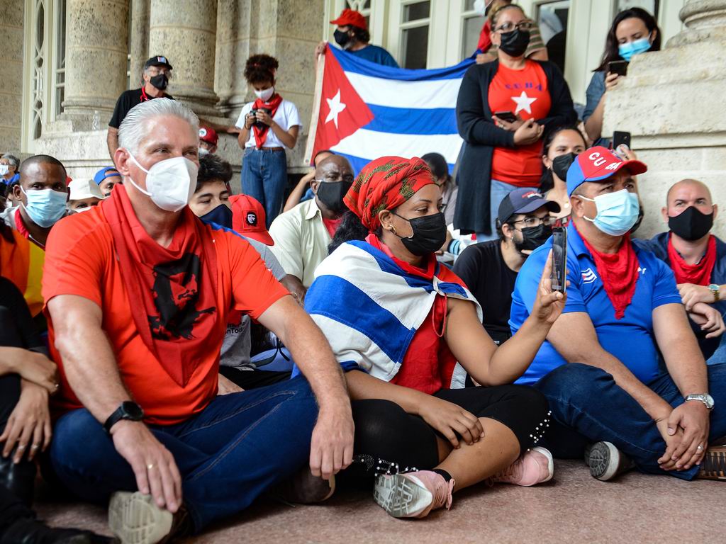 La Sentada de los Pañuelos Rojos en el Parque Central, a cuya jornada dominical asistió el Presidente Díaz-Canel, devino respaldo a todas las luchas emancipadoras