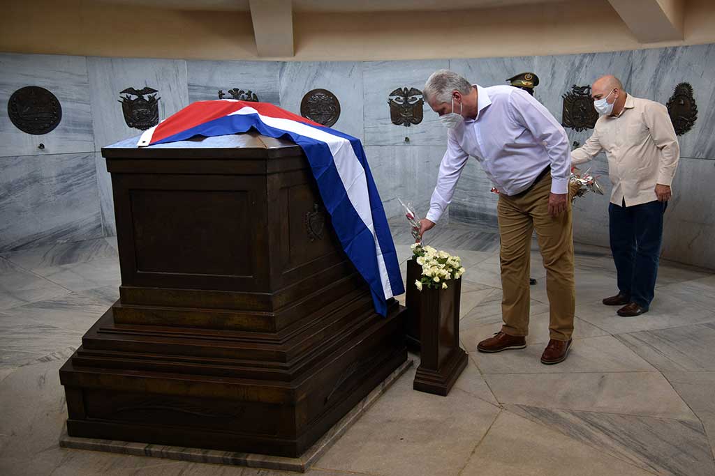 Rinde presidente cubano homenaje a Fidel