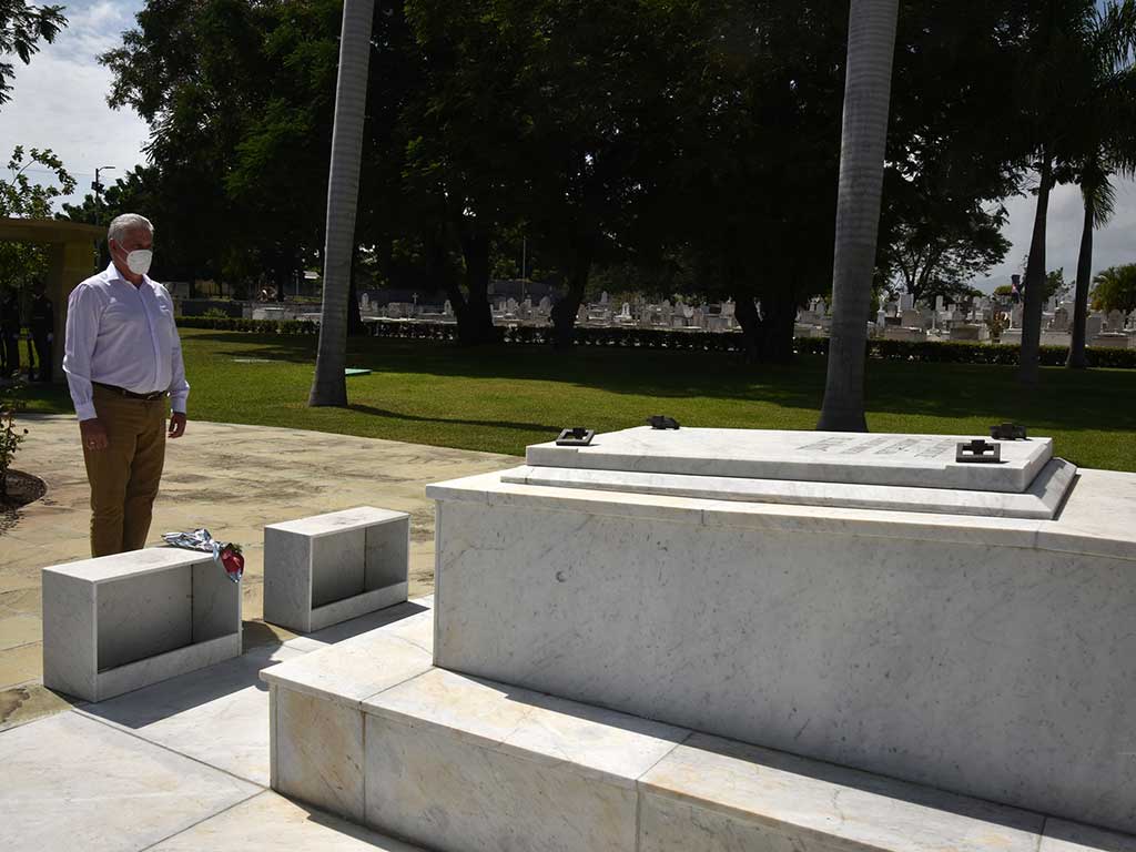 Rinde presidente cubano homenaje a Fidel