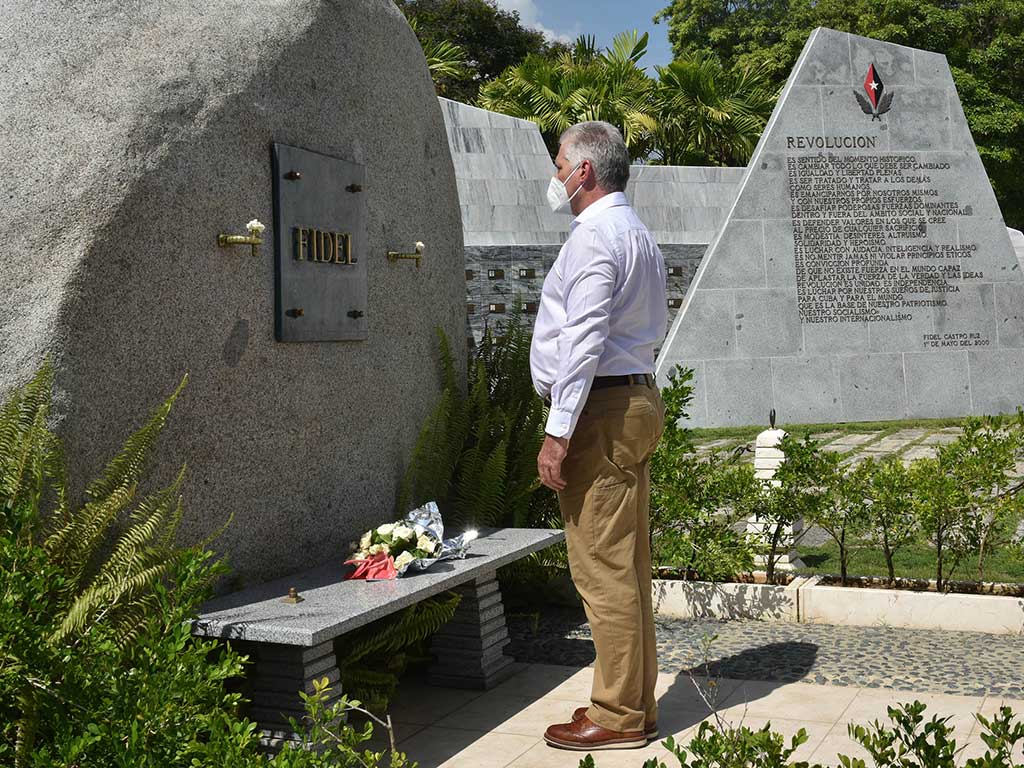 Rinde presidente cubano homenaje a Fidel