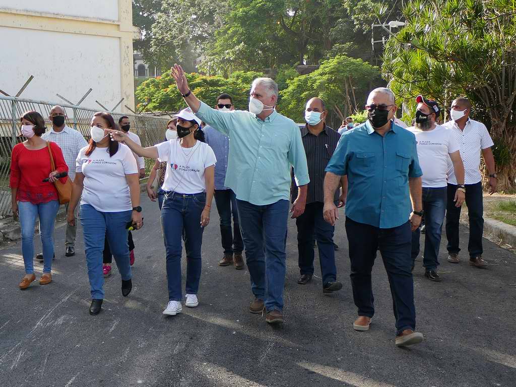 Díaz-Canel en El Fanguito: cuando se juntan los esfuerzos por el barrio