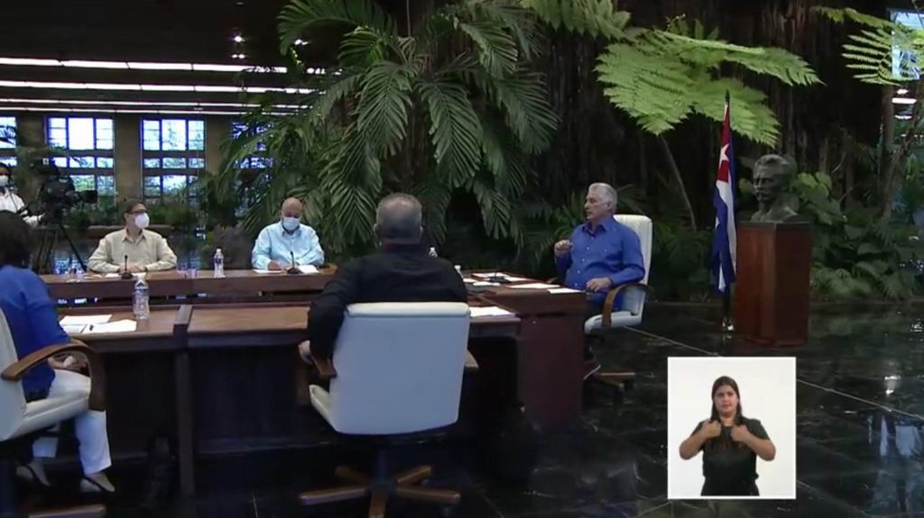 Miguel Díaz-Canel en comparecencia especial en la televisión y la radio cubanas
