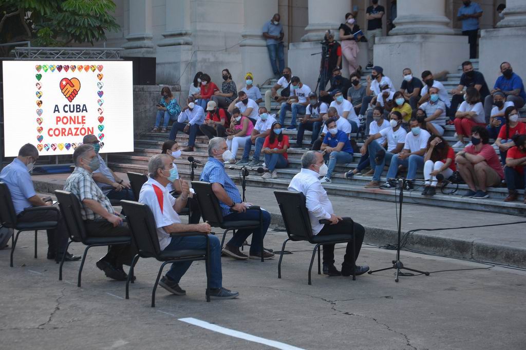 Intercambia Díaz-Canel con jóvenes en la Universidad de La Habana