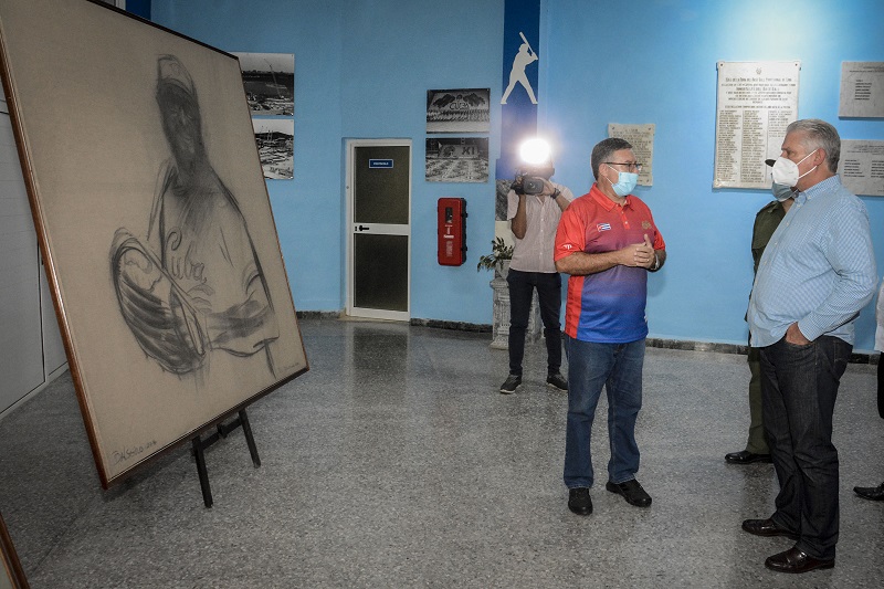 Díaz-Canel en encuentro con equipo de béisbol de Cuba: ¨Les deseamos el éxito y la victoria¨