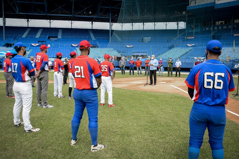 Díaz-Canel en encuentro con equipo de béisbol de Cuba: ¨Les deseamos el éxito y la victoria¨