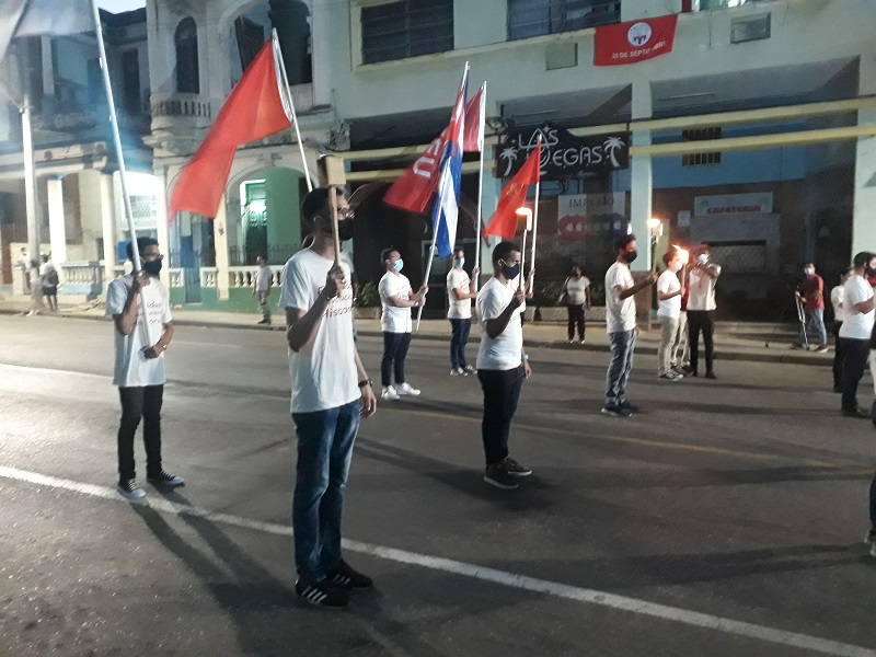 Reedición simbólica de la marcha de las antorchas para recordar a Martí Reedición simbólica de la marcha de las antorchas para recordar a Martí
