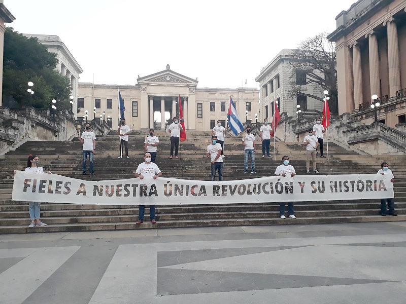 Reedición simbólica de la marcha de las antorchas para recordar a Martí
