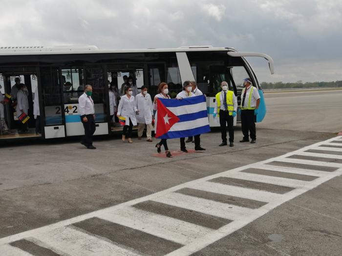 Llegó a Cuba brigada Henry Reeve que colaboró en Venezuela ante COVID-19 Llegó a Cuba brigada Henry Reeve que colaboró en Venezuela ante COVID-19