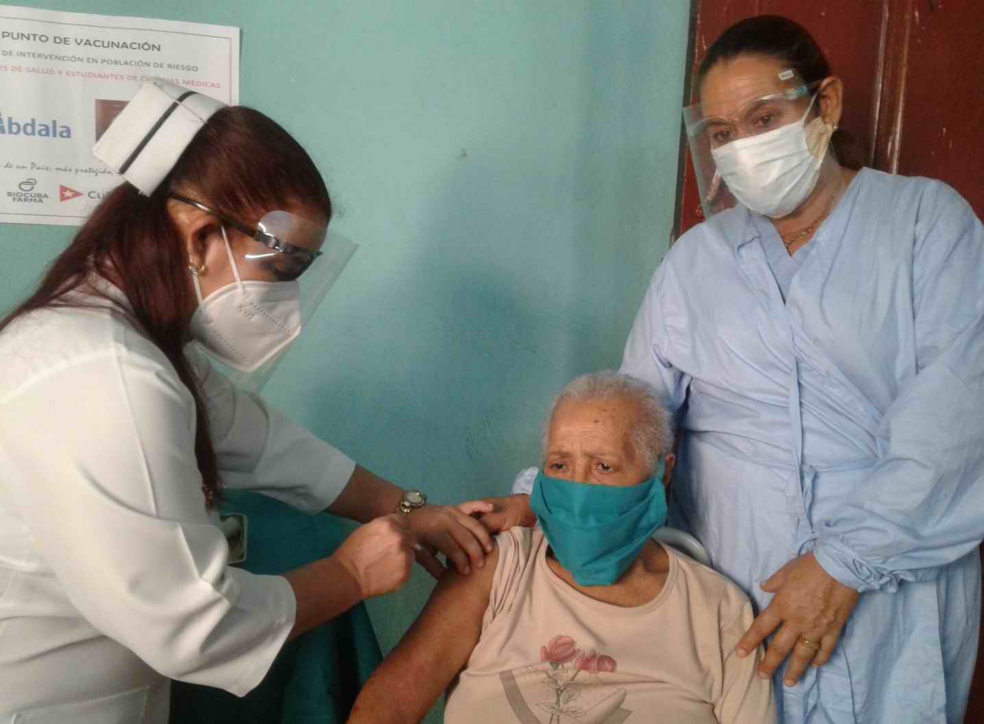 Acontece vacunación con Abdala en Hogares de Ancianos de Cienfuegos