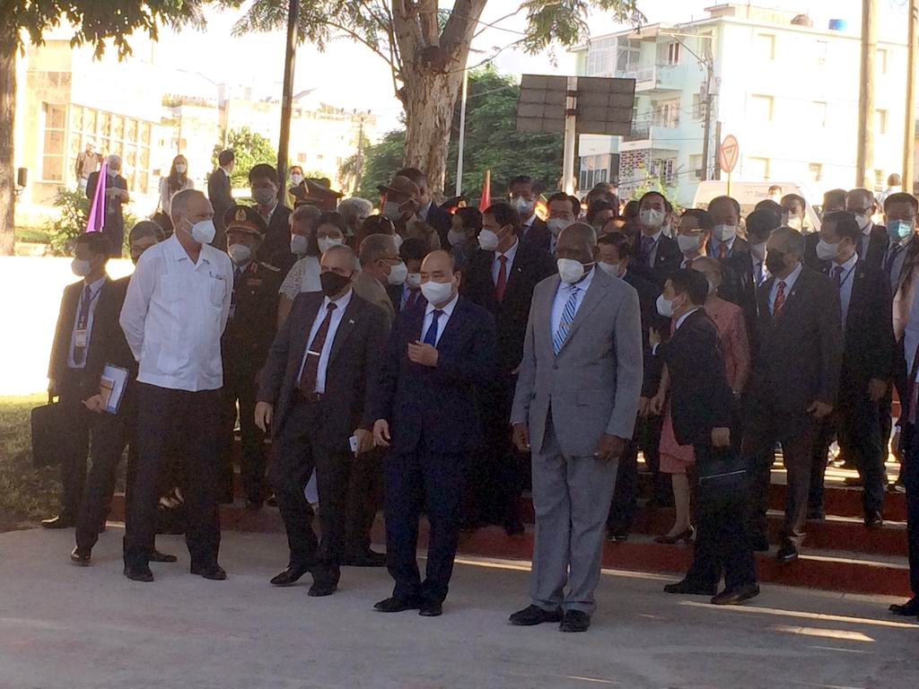 El Presidente de la República Socialista de Vietnam y miembro del Buró Político del Comité Central del Partido Comunista de ese país, Nguyen Xuan Phuc, rindió homenaje hoy a Ho Chi Minh