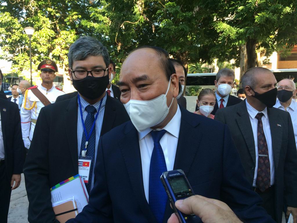 El Presidente de la República Socialista de Vietnam y miembro del Buró Político del Comité Central del Partido Comunista de ese país, Nguyen Xuan Phuc, rindió homenaje hoy a Ho Chi Minh