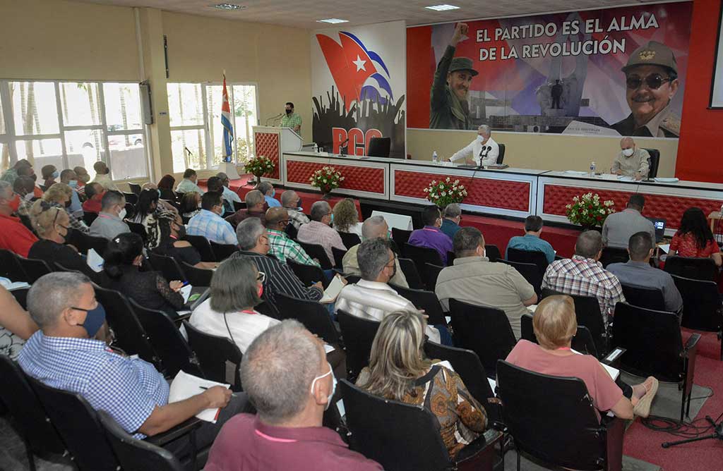   Díaz-Canel en Camagüey para evaluar materialización del 8vo. Congreso del Partido