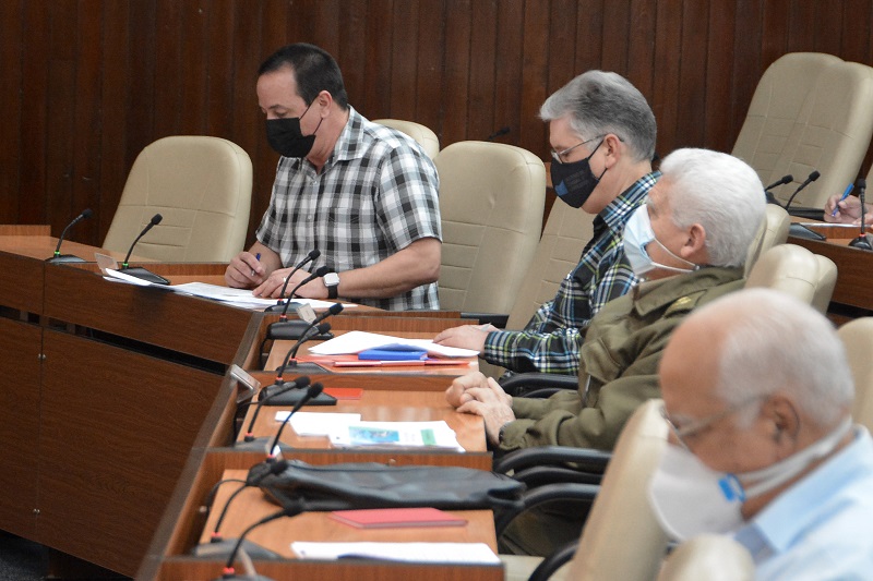 Incrementar la responsabilidad familiar en el cuidado de niños y adolescentes Incrementar la responsabilidad familiar en el cuidado de niños y adolescentes