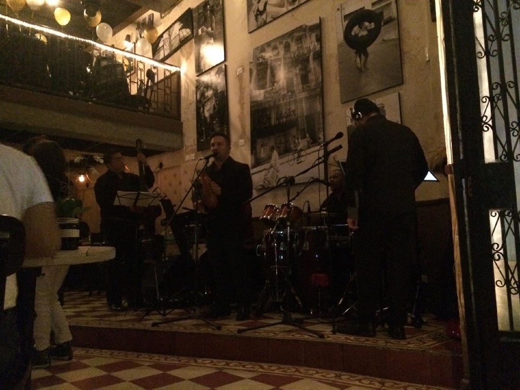 Desde el Bar Cachao: tributo en la distancia