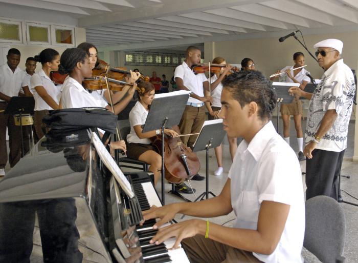 Rinde homenaje el Ministerio de Cultura a alfabetizadores cubanos 