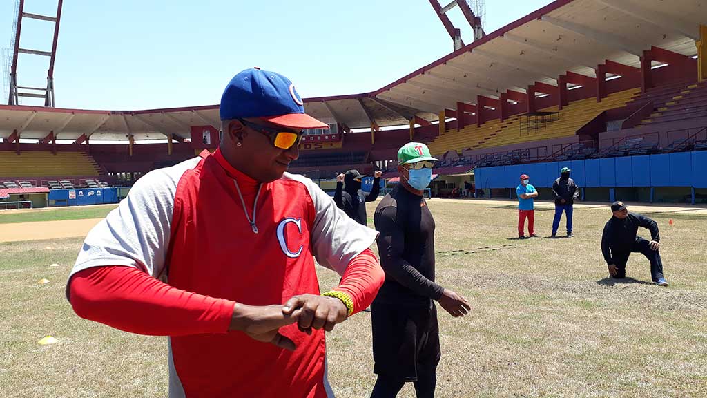 Cubanos con compromisos internacionales en el Béisbol retoman entrenamientos
