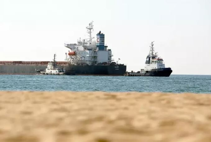El primer barco de ayuda alimentaria fletado por la ONU parte de Ucrania a África cargado de granos