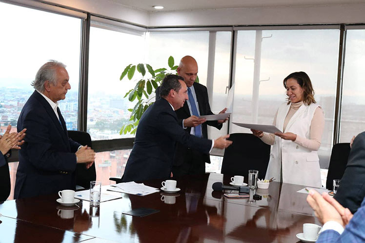 Colombia dona piel a Cuba en un acto simbólico de solidaridad Colombia dona piel a Cuba en un acto simbólico de solidaridad