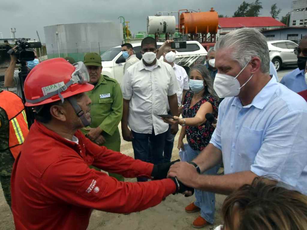 Constata Presidente cubano tendencia al control de incendio en Matanzas (+Fotos)