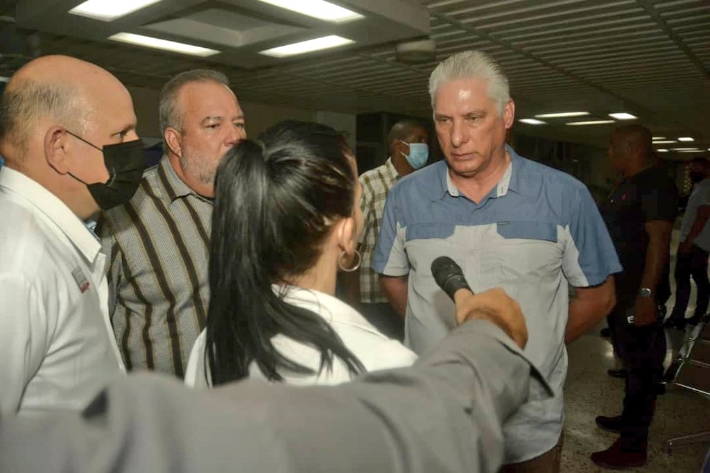 El presidente cubano en el hospìtal Faustino Pérez de Matanzas