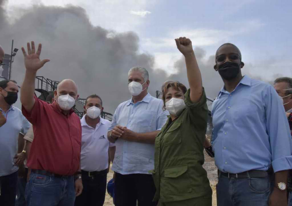Constata Presidente cubano tendencia al control de incendio en Matanzas (+Fotos)