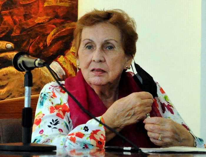 Josefa Bracero Torres, subrayó el extraordinario talento y la voluntad de los padres fundadores de la radio en Cuba, nombres que constituyen legados imprescindibles