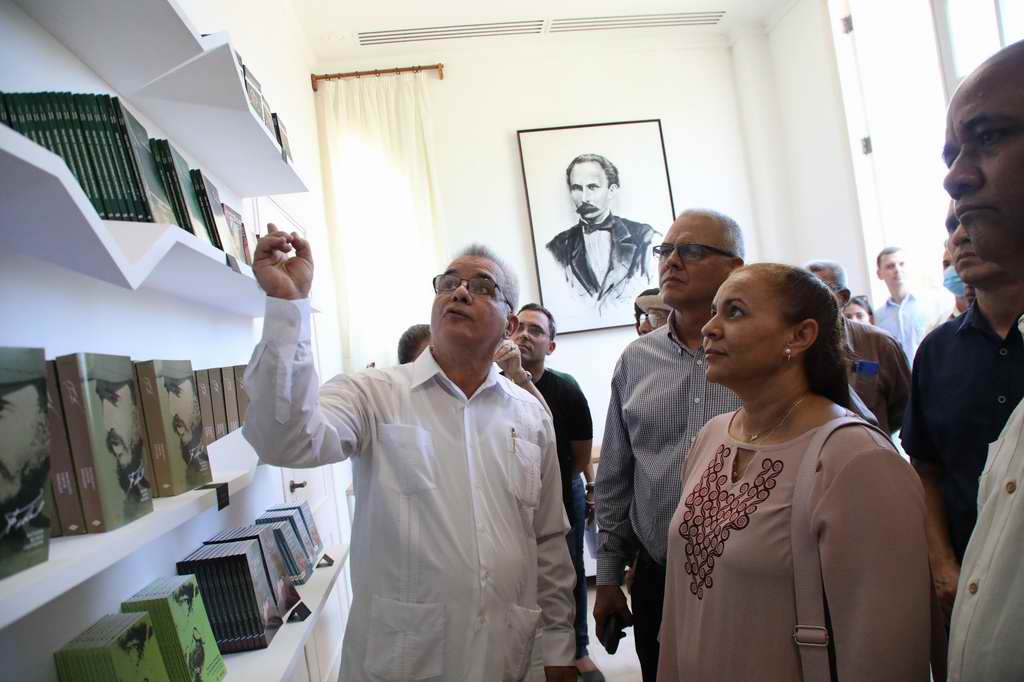 Inauguran librería en homenaje a Fidel Castro