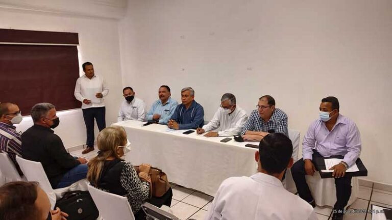 The governor of Nayarit declared that the objective of these contracts is that the Cubans cover the need for galenos specialists in various regions of Mexico.