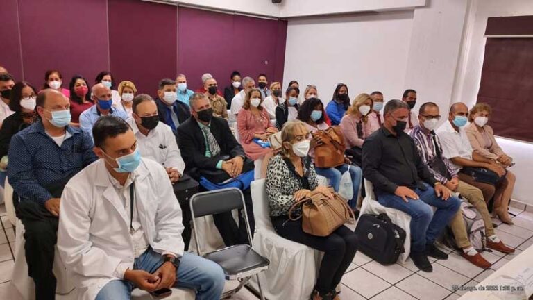 Otros 33 médicos cubanos llegan a Nayarit, México